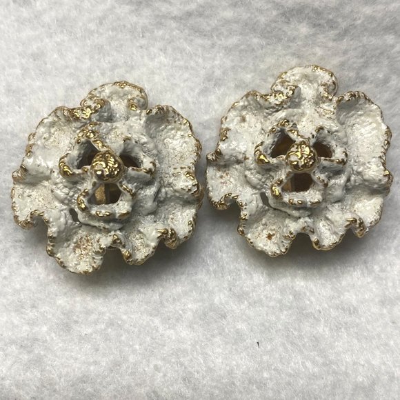Napier Vintage Clip-on Earrings Metal with White Gold Color Painted Ruffle Edges - Picture 2 of 16
